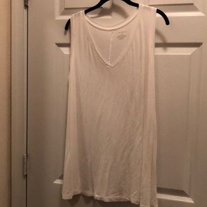 V-neck swing tank